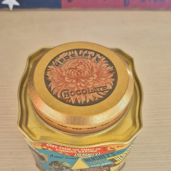 Vintage Tin with Colorful Design - Picture 2 of 6